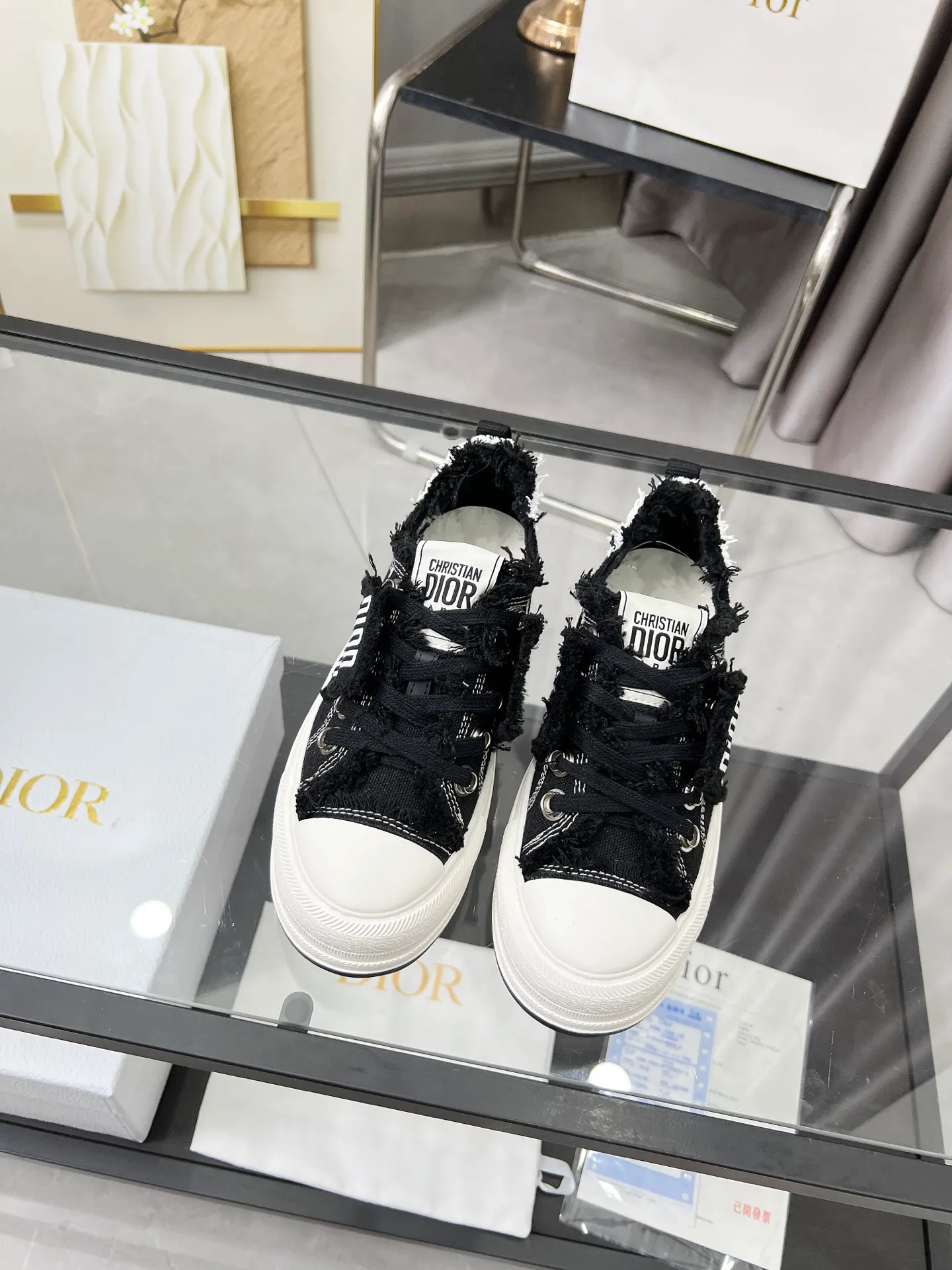 Men’s Men’s Shoes 💰480 Dior Dior 2025 Presbyopia Embroidery Thick-soled Canvas Shoes Casual Sneakers This Walk’n’Dior thick-soled sneaker is a fashionable item that enhances the style of the series. Oblique printed cotton embroidered upper with comfortable platform sole, tongue and Christian Dior Homme 💰aris signature laces. Can add fashionable temperament to any casual look Size: 35-45